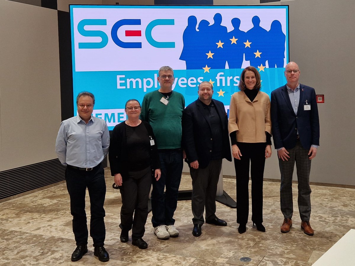 Finalizada la renovación del Comité Europeo de @Siemens desde CCOO celebramos el nombramiento de nuestro compañero @4_ferran como portavoz de la Región SWE e integrante del Comité Restringido. Enhorabuena Compañero, gente como tú hace grande el sindicato. Viva la clase obrera!