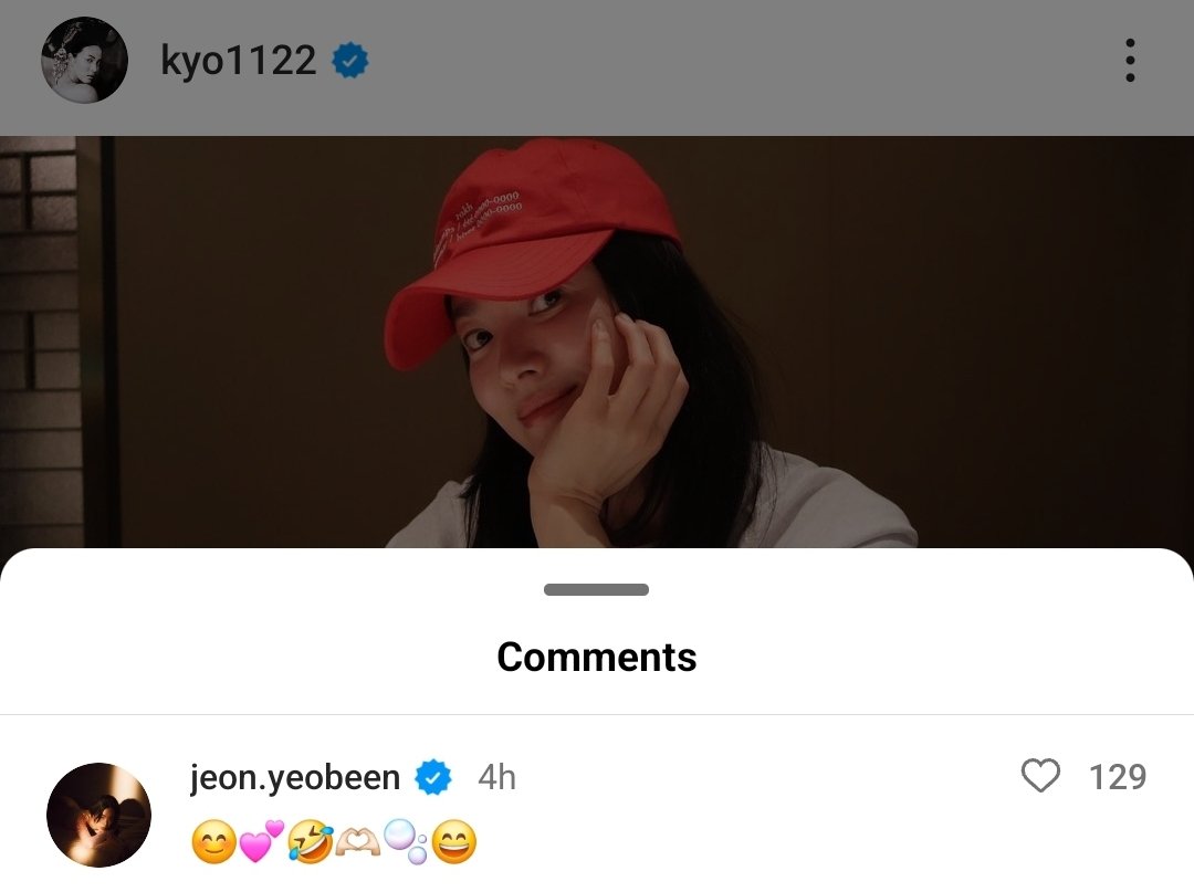 Black 🖤 Nuns crumbs.
Jeon Yeo Been leaving emojis/emoticons as comment on Song Hye Kyo's IG post. 

#전여빈 #JeonYeoBeen 
#검은수녀들 #BlackNuns