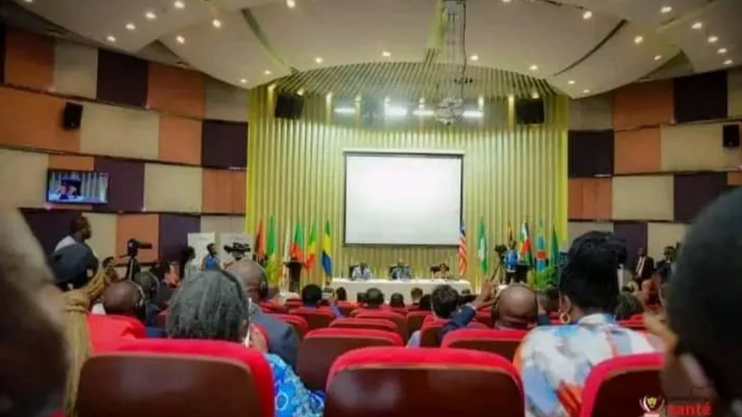 SilvaKanduki's tweet photo. #RDC #santé : La première réunion, régionale, urgente de haut niveau sur le #Monkeypoxa s'est tenue du 11 au 13 avril à #kinshasa, à laquelle les ministres de la Santé de 12 pays #africains et experts de #santé ont pris part. @MinSanteRDC @OMSRDCONGO https://t.co/M5OkCVPl8h