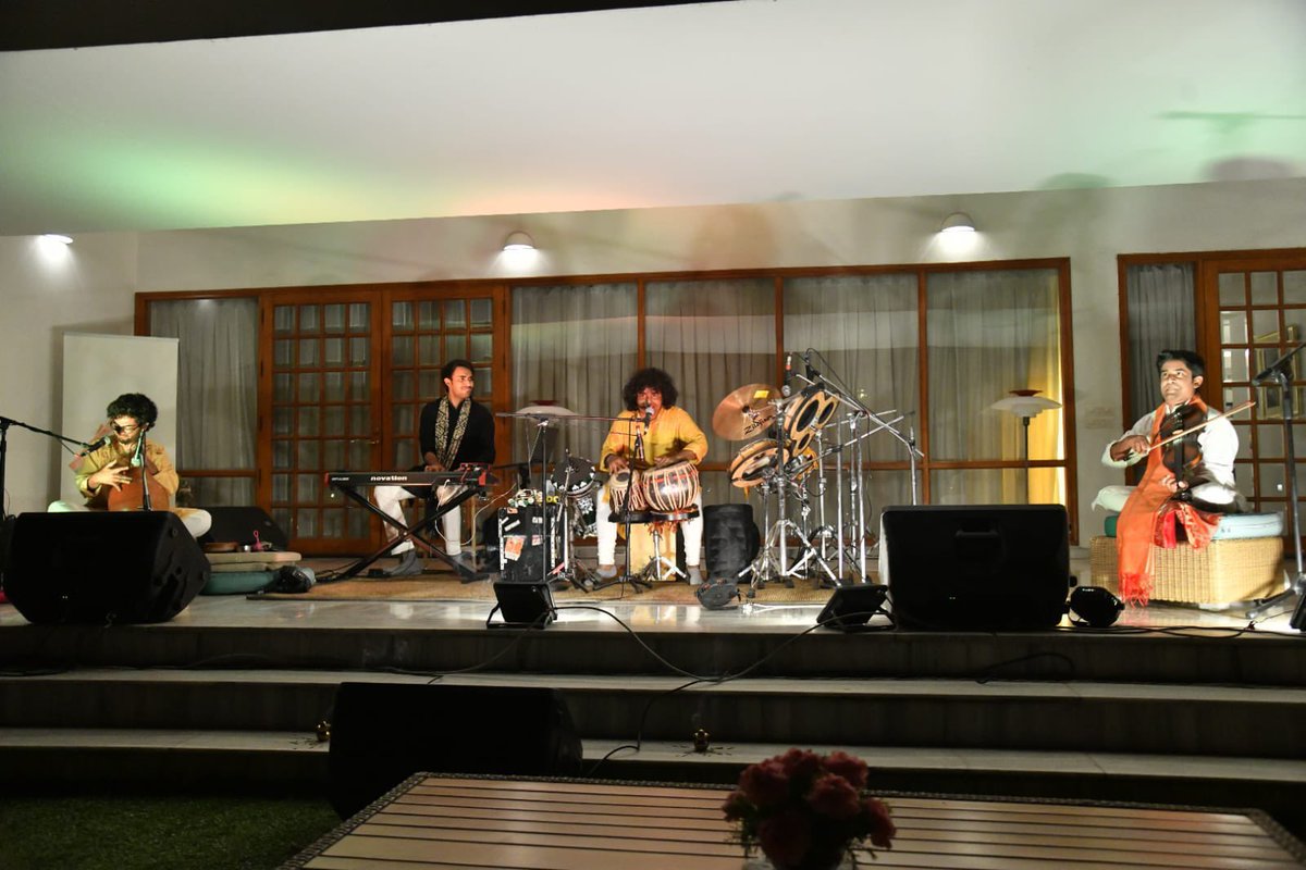 DenmarkinIndia's tweet photo. A delightful evening with melodious Indian sounds and Danish folk music🇮🇳🇩🇰🎶🎼

Celebrating 75 glorious years of Indo-Danish diplomatic relations 🫶🏻 and 98th birth anniversary of tabla wizard Late Pandit Chatur Lal. @svane_freddy 
Read more below 👇

https://t.co/HZxiHhkVAb https://t.co/Hts8qDsXeY