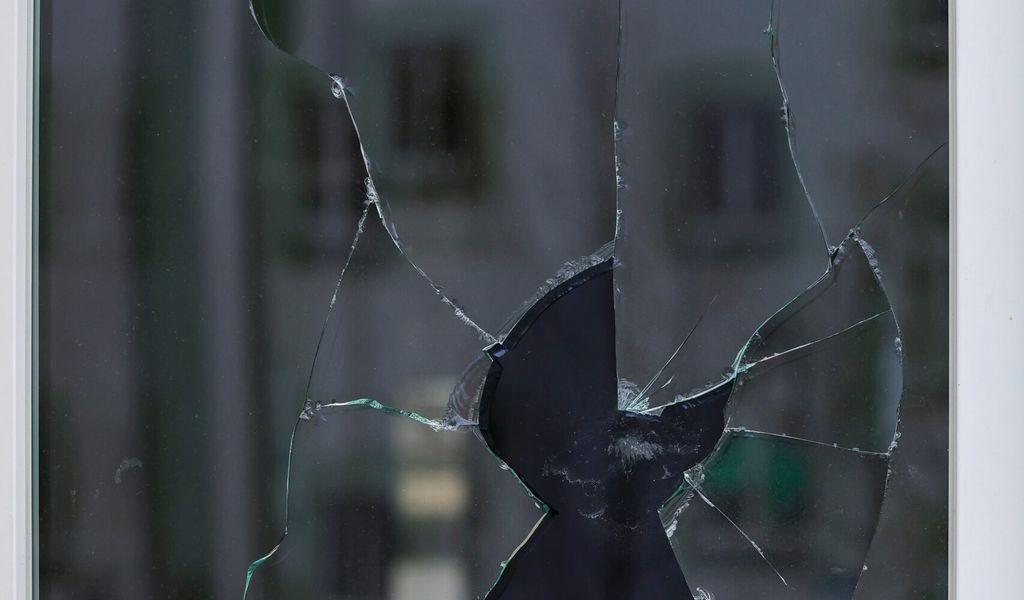 Fenster mit Gehwegplatte demoliert: Polizei nimmt Einbrecher fest – und erkennt Trend bit.ly/3UjCbWe