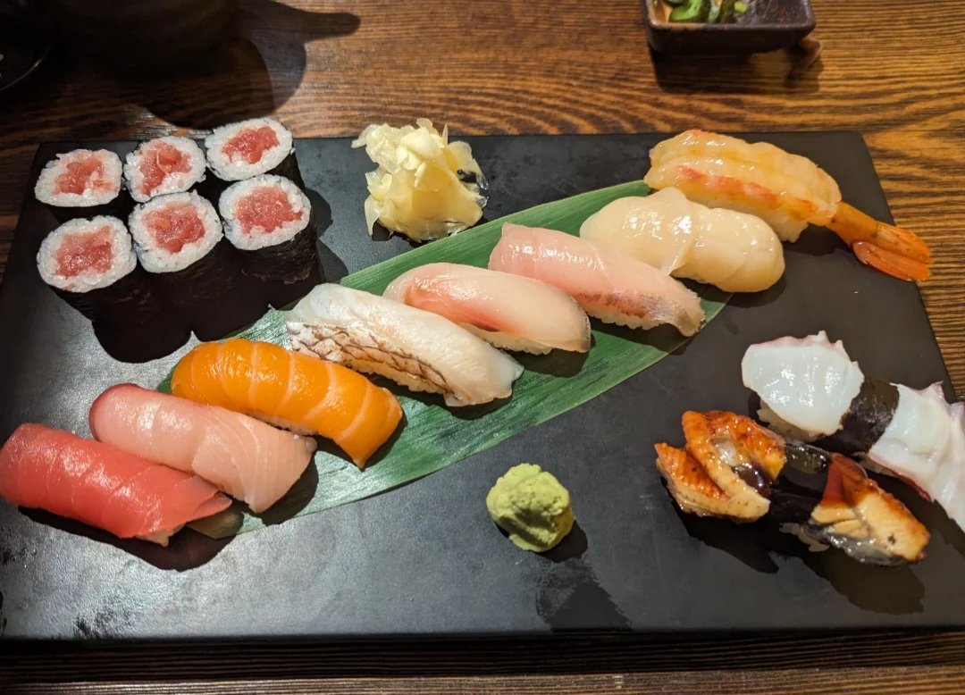 🍣 There is a huge difference between average sushi and high-quality sushi. Both in taste and in price (about double). #sushi #sushilover #SushiTime #sushiplate #sushibar #sushibowl #sushiporn #sushilife #sushifan #SushiArt #sushiheaven #sushidelivery #Japanesefood #sushiaddict