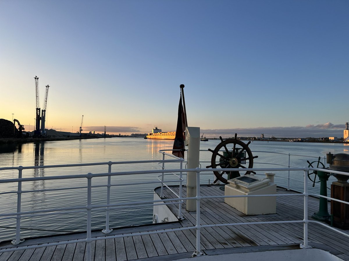 Shieldhall is ready to depart for her 166 nautical mile journey to Falmouth.

Follow our progress via social media channels and also via our AIS feed on our Blog!

ss-shieldhall.co.uk/shieldhall-dep…

#steamship #shieldhall #falmouth #drydock