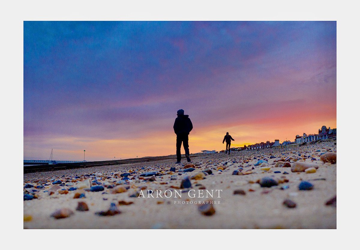 Quite often the photos we take by "accident" turn out to be the best ☺️ .
.
#photo #sunset #southend #essex #photograghy #drone #sky