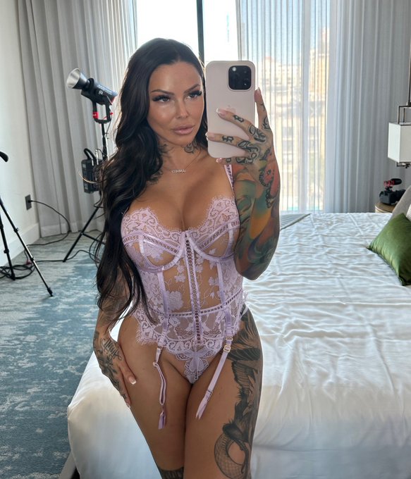 your best dream or your worst nightmare you choose 😇😈 https://t.co/mKgNo0KemR