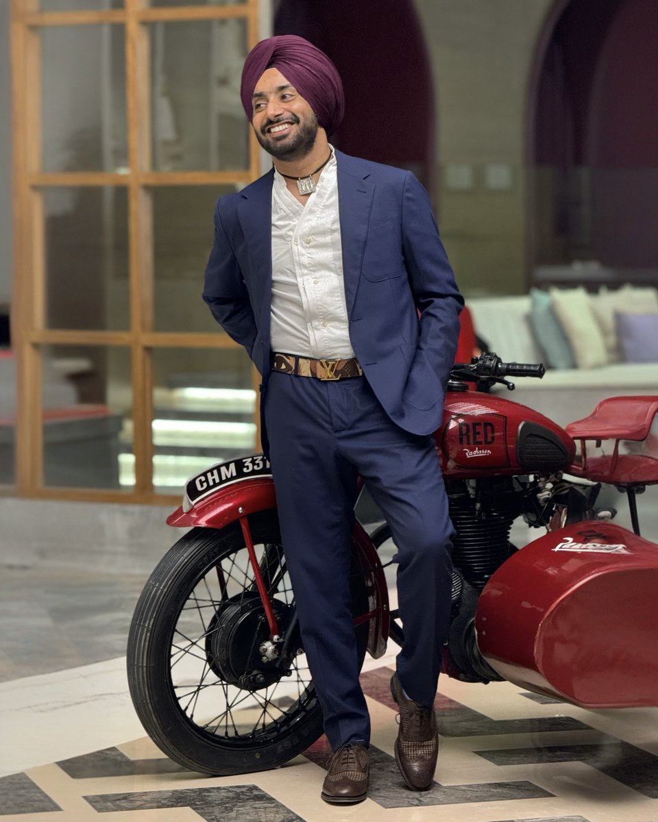 SufiSartaaj's tweet photo. #𝓢𝓗𝓐𝓨𝓐𝓡 1 Day to Go 🎞️Releasing tomorrow #𝗔𝗽𝗿𝗶𝗹𝟭𝟵𝘁𝗵 in #cinemas @neerubajwa #satindersartaaj 💝 https://t.co/MLvTHFoTaq