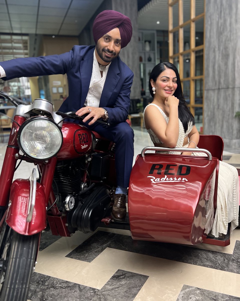 SufiSartaaj's tweet photo. #𝓢𝓗𝓐𝓨𝓐𝓡 1 Day to Go 🎞️Releasing tomorrow #𝗔𝗽𝗿𝗶𝗹𝟭𝟵𝘁𝗵 in #cinemas @neerubajwa #satindersartaaj 💝 https://t.co/MLvTHFoTaq
