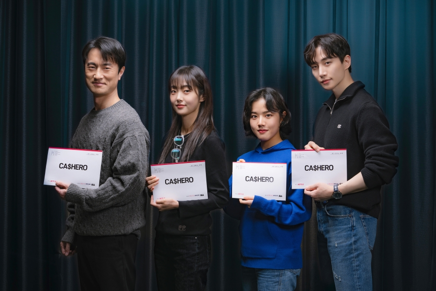 #LeeJunHo #KimHyeJun #KimByungChul and #KimHyangGi officially confirmed to lead Netflix action fantasy drama #Cashero.

Helmed by #WelcomeToWaikiki's director and #SisyphusTheMyth's scriptwriter.

#이준호 #김향기 #김혜준 #문가영 #김병철 #캐셔로