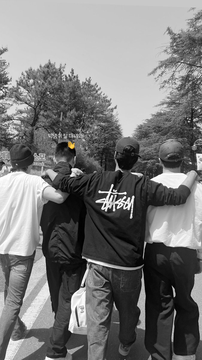 kimjyans's tweet photo. "maknae come back safely!👋"😭😭😭😭 https://t.co/JOBfUwxWRo