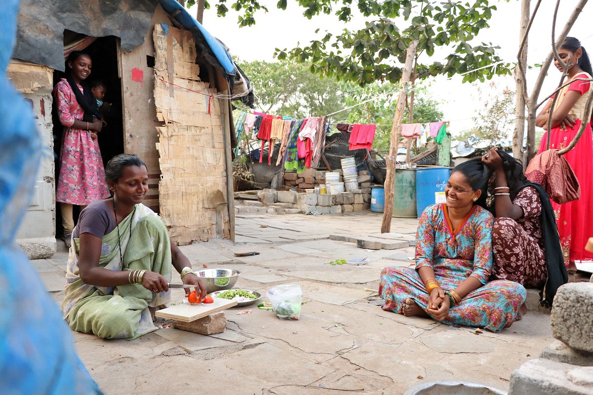 A steady rise in temperatures in Telangana is causing heat stress to women in urban slums, who lack access to several basic amenities. Story and photos by @AlmaasMasood: india.mongabay.com/2024/04/photos…