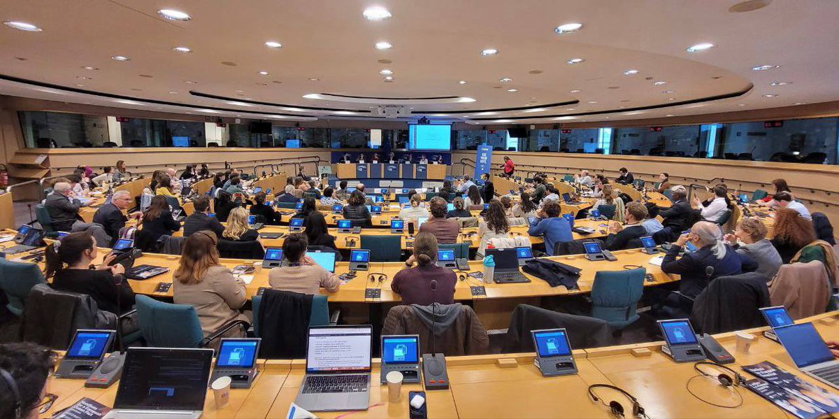 StephaneBIJOUX's tweet photo. Le Pacte Bleu pour l’Océan passe forcément par les Outre-mer 🐬
Au Parlement🇪🇺 nous lançons aujourd’hui un Appel pour une mobilisation mondiale.
Trésors de biodiversité, puissance géostratégique, équilibre climatique… ce combat est fondamental.

Merci @CathChabaud et @Pierre_Ka https://t.co/fOKph93yEn