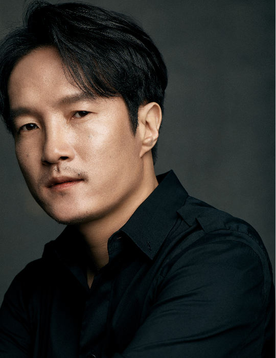 KDramaHandle's tweet photo. #LeeJoongOk confirmed cast in SBS drama #AJudgeFromHell as Jae-hyun, a devil running a cleaning company called "Soldier Cleaning" in the human world.
Broadcast in 2024. #ParkShinHye #KimJaeYoung #KimInKwon #KimHyeHwa https://t.co/4z3cwvffC2