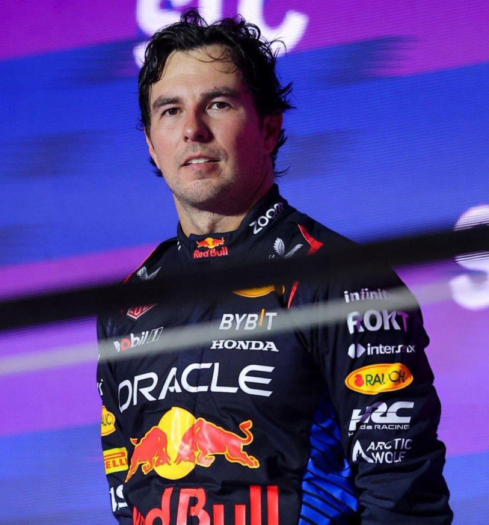44hney's tweet photo. mi imperio romano es pensar que hay personas que piensan que checo no es atractivo. DIOS como??? si ese hombre es MUY guapo, desde joven y hasta el día de hoy aun lo es, MIRENLOO https://t.co/jtCo6xGXu5
