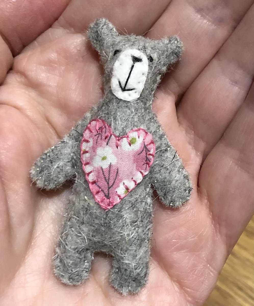 New #pocketbear now available on my #etsyshop #handsewn #bear #libertytanalawn #libertyheartbear #bears #pockethug 😊🐻💖