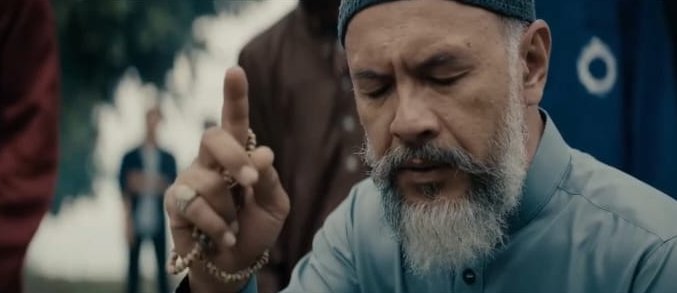 THE DJINN'S CURSE Horor Thailand yg cukup beda nih. Biasanya kental dengan ajaran Buddha, tapi yang ini balutannya Islam dan ada ustaz. Udah tayang di Netflix. Coba liat trailernya di reply, openingnya aja udah azan.