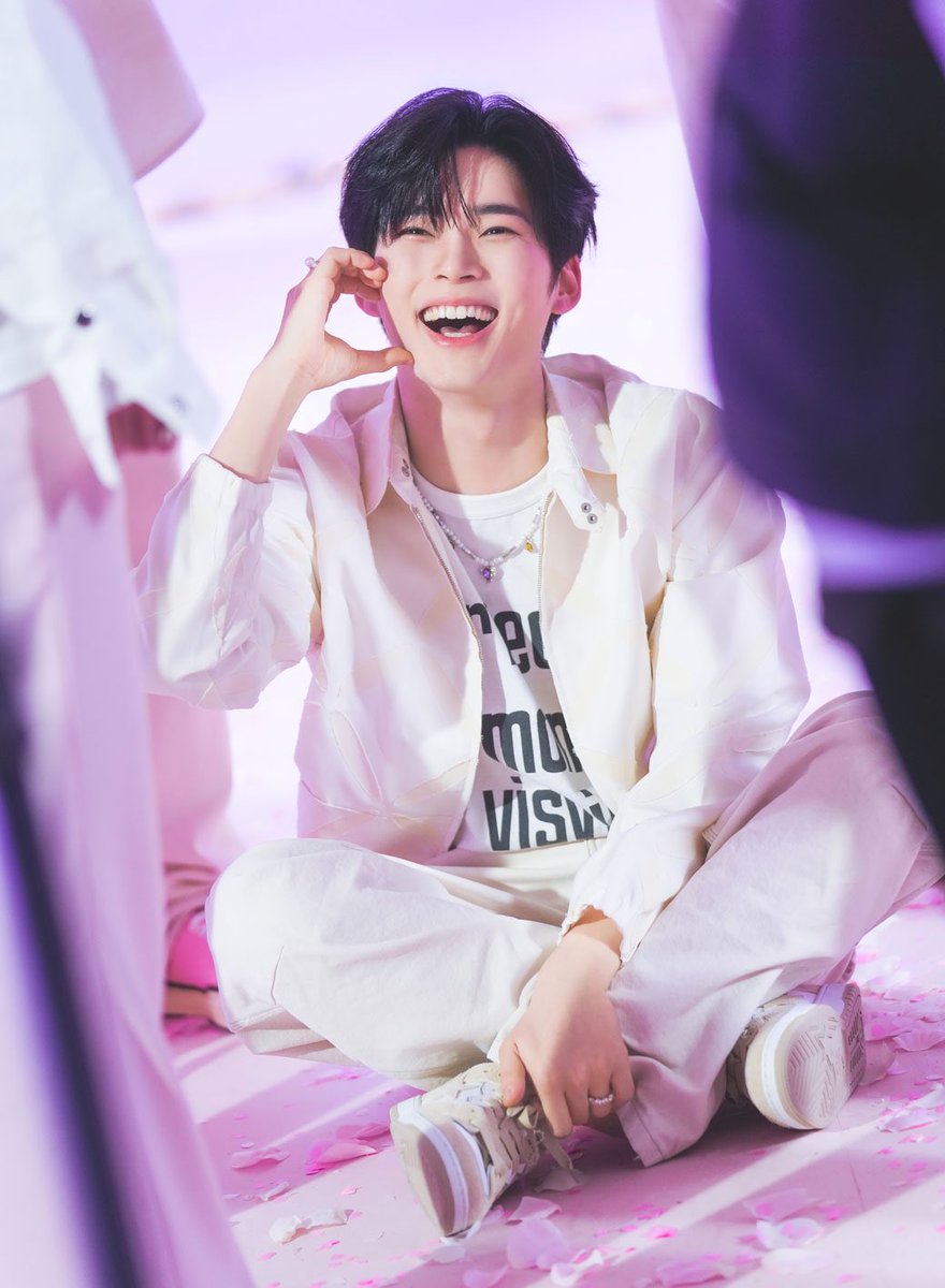 shbpics's tweet photo. baby 🥺 https://t.co/wzLnUHIN4S