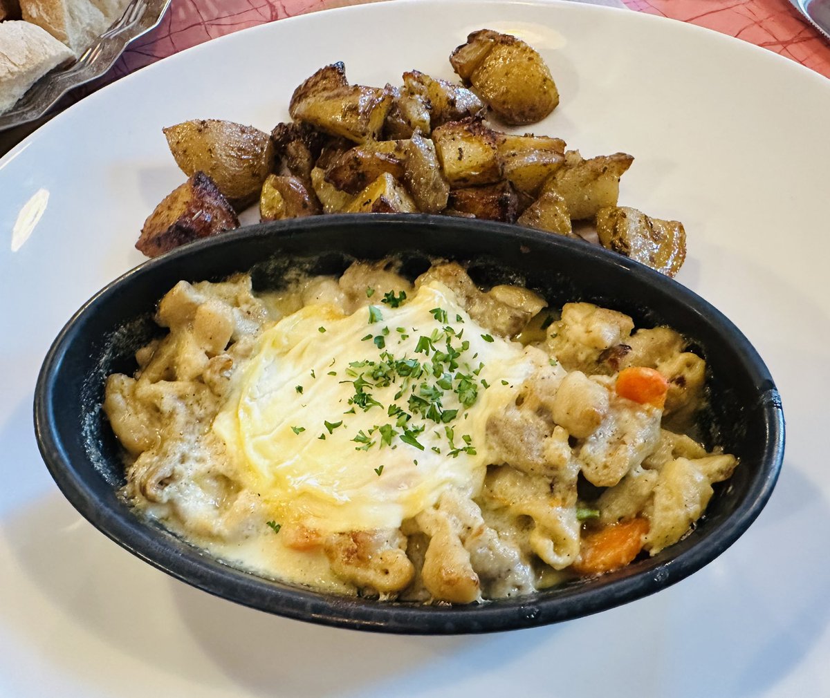 tripierdefrance's tweet photo. Connaissez vous la tradition lyonnaise du machon ? Ce casse croûte du matin est un ami @LesProTripiers ! Merci à l’équipe du @LoupPendu pour accueil et sa savoureuse cuisine 🧑🍳 #SpringTripes Fraise de veau au saint Marcellin 👌@InterbevAuRA https://t.co/wUh8JLxkLX