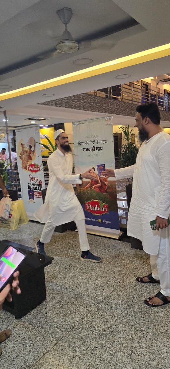 Darussalam_Ned's tweet photo. Aimim Maharashtra Vice President 𝙎𝙔𝙀𝘿 𝙈𝙊𝙄𝙉 𝙎𝘼𝙃𝘼𝘽 Aimim kishanganj Candidate Akhtarul Iman Election Campaign ke liye Kishanganj Pahuch Chuke Hain Is Mouqe par Tabrez khan our Salman Bhai Hyc se mulaqat ki. 

#VoteForkite🪁 #VoteForRight✅ https://t.co/nNSRkfiF40