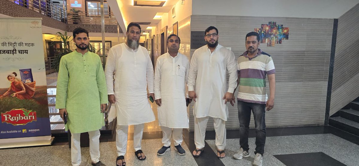 Darussalam_Ned's tweet photo. Aimim Maharashtra Vice President 𝙎𝙔𝙀𝘿 𝙈𝙊𝙄𝙉 𝙎𝘼𝙃𝘼𝘽 Aimim kishanganj Candidate Akhtarul Iman Election Campaign ke liye Kishanganj Pahuch Chuke Hain Is Mouqe par Tabrez khan our Salman Bhai Hyc se mulaqat ki. 

#VoteForkite🪁 #VoteForRight✅ https://t.co/nNSRkfiF40