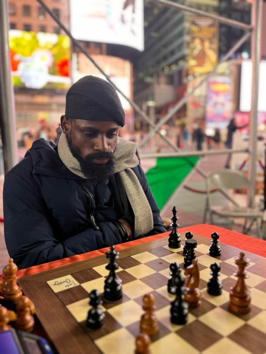 NigeriaStories's tweet photo. Tunde has played chess at time square with several opponents now for 13 hours without losing any game 👏👏👏👏👏

Keep going champ 🏆 https://t.co/KZgT689v6Q