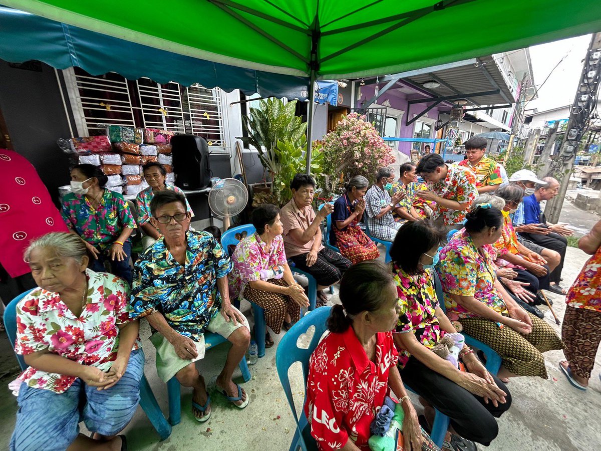 สวัสดีสงกรานต์ ชุมชนวัดบางบัว เขตจตุจักร ครับ

#สงกรานต์2567 
#สสแบงค์ #ก้าวไกล #แบงค์ศุภณัฐ #ศุภณัฐมีนชัยนันท์ #บางเขน #หลักสี่ #จตุจักร