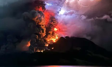 attyaattylla's tweet photo. 1/5: Breaking the silence after 22 years, Mount Ruang's recent explosion echoes its tumultuous history. Nestled in North Sulawesi, #Indonesia, this stratovolcano has erupted sporadically, leaving a mark on local communities and geological records. https://t.co/DkUtXGpQ6J