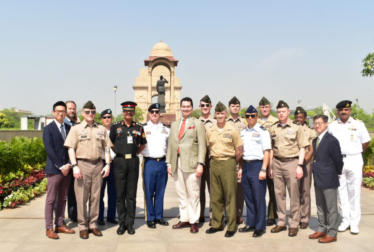 On their visit to #NationalWarMemorial, USA Army War College delegation led by Dr Patrick Bratton was provided guided tour. The delegation was impressed & appreciated the #conceptual design of the #Memorial built in the honour of #fallen #soldiers of #IndianArmedForces.