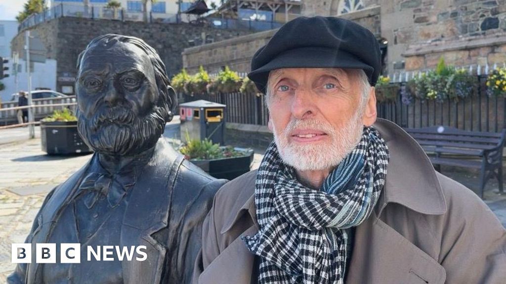 The great-great-grandson of Victor Hugo has said he hopes plans for a new centre in his name will allow the writer's legacy to live on. #booklovers #bookworms buff.ly/3Uk5kAz