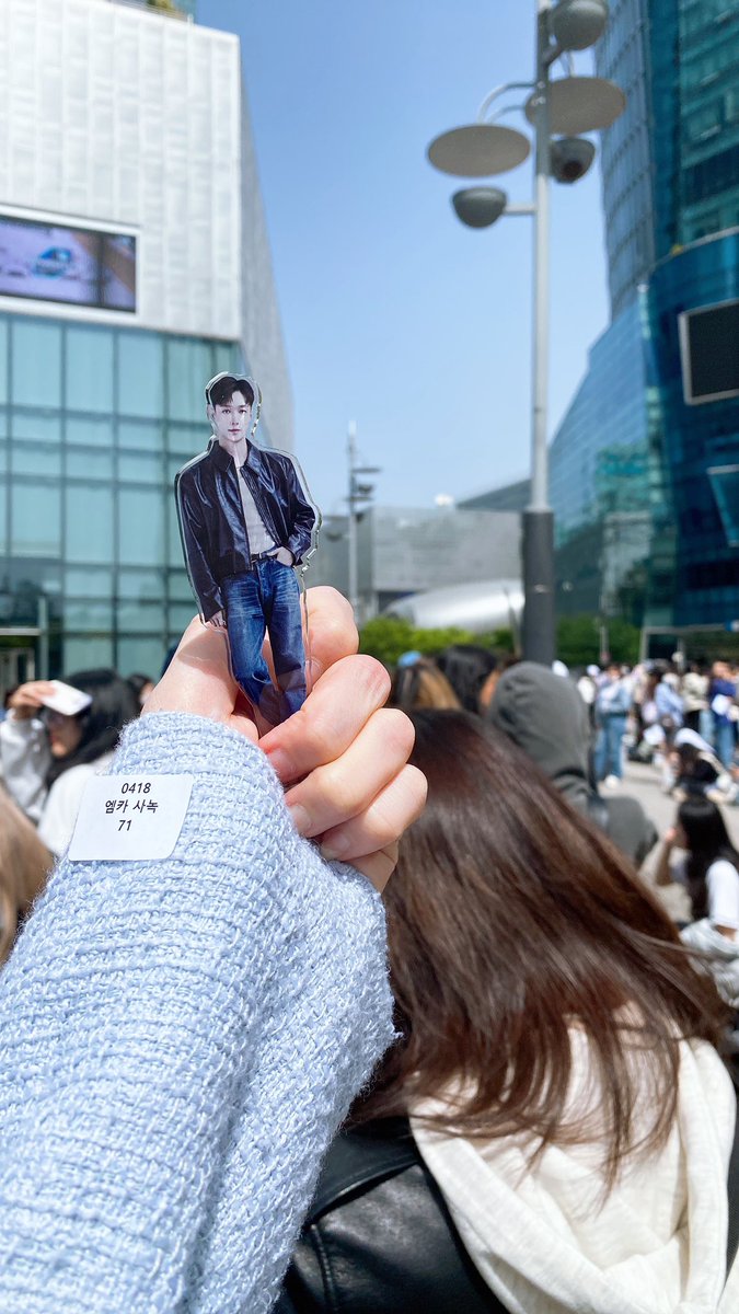 サノク20分ほどであっけなく終わってしまいました😂😂😂

イーシン本人も韓国の現場が久しぶりすぎて『こういうファンと会話できる（収録の合間の）時間をどう過ごしたらいいかわかんないや。久しぶりすぎて(汗汗』と言ってました笑

まだファンとの距離感が掴めてない感じですが週末も楽しみ笑