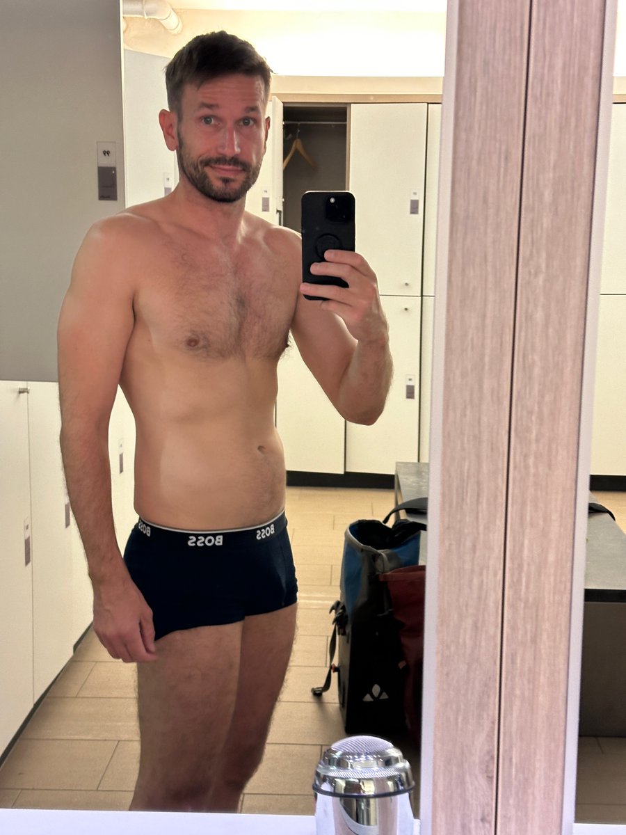 insideRob's tweet photo. Wanna work me out after workout? ^^ #gaydaddy #gayberlin https://t.co/6Oi9ChRnS5