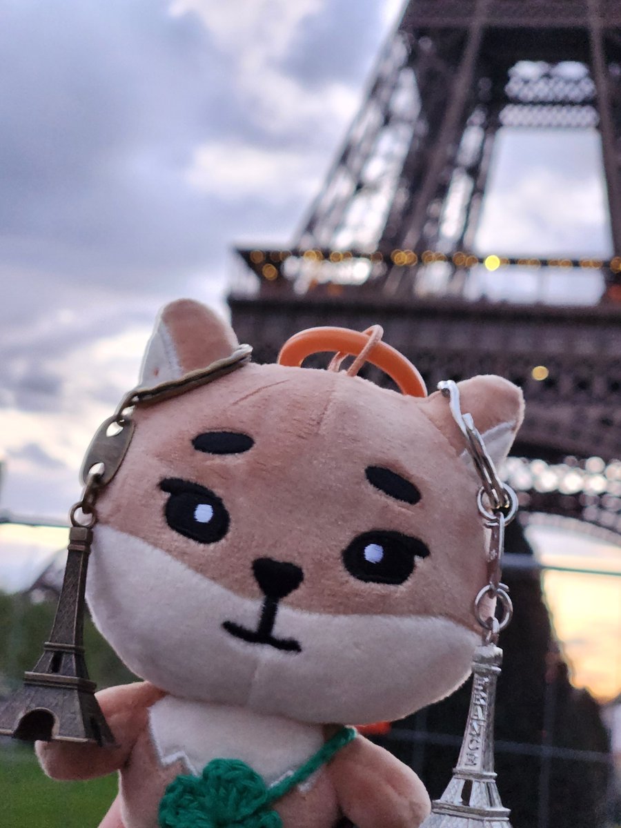 케둥이 in Paris 💙🤍❤️