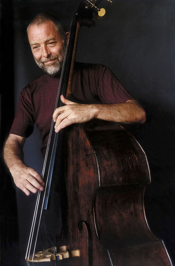 Avui concert del Dave Holland Trio al Jazzclub Unterfahrt.

Dave Holland (b)
Jaleel Shaw (as)
Eric Harland (dr)