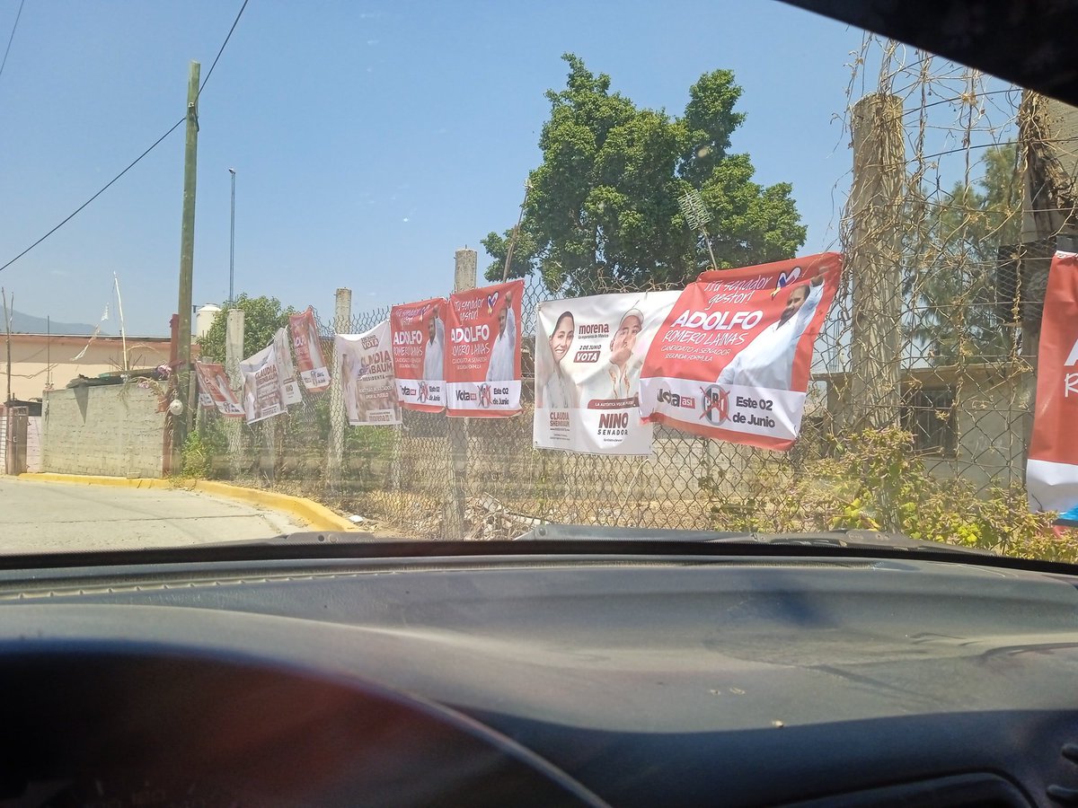 AngelCornell3's tweet photo. Más basura electoral https://t.co/TEx7oXzoK5