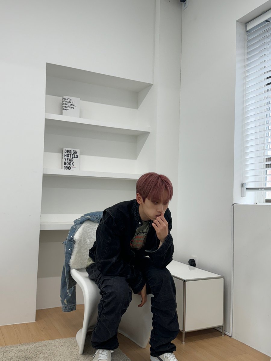 TIOT_NOW's tweet photo. [#준현]
백십오번 고갱님
주문하신 금 머라카노 나왔습니다

#금준현 #KUMJUNHYEON
#TIOT #티아이오티 
#Kick_START #ROCKTHANG https://t.co/Aslrre37i3