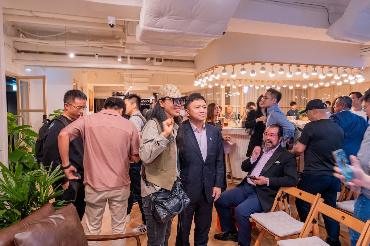 osldotcom's tweet photo. π Thank you to everyone who joined us for the insightful fireside chat on "Navigating the Future: Licensed Innovation in #DigitalFinance"! π We were thrilled to co-host this event with #PandoFinance and #Blockdaemon, discussing the transformative impact of STOs and Spot ETFs in the licensed digital landscape. π
As Hong Kong recently approved ETF products, this topic is especially timely, highlighting the evolving regulatory frameworks and opportunities for innovation in digital finance. πΌ Special thanks to #Finoverse for organizing and hosting this engaging discussion! π₯ #DigitalFinanceInnovation #STO #SpotETFs #LicensedDigitalFinance #OSL
@pandogroup2023 @BlockdaemonHQ @finoverse_ @krisweb3hk