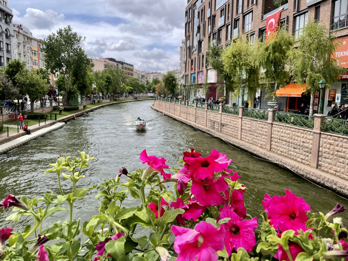 1aysedogan's tweet photo. Eskişehir sizi çağırıyor.
“GEZİ PROGRAMINIZI ESKİŞEHİR’e YAPIN”
 
15-22 Nisan Turizm Haftası kutlu olsun…
#Eskişehir #ŞehirEskişehirdir 
#EskişehirKıymetlidir #PorsukÇayı #Dragon #gondol https://t.co/5O2OoCfeV9