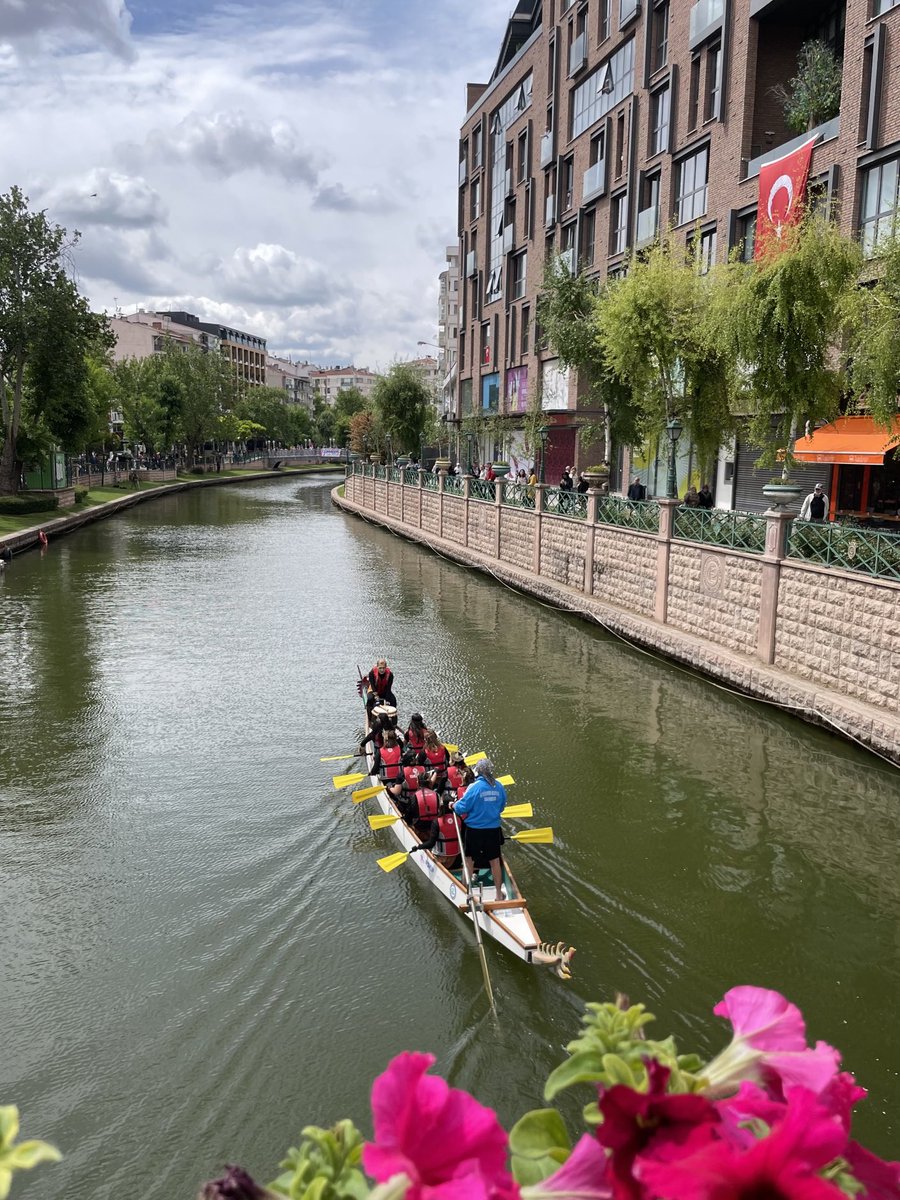 1aysedogan's tweet photo. Eskişehir sizi çağırıyor.
“GEZİ PROGRAMINIZI ESKİŞEHİR’e YAPIN”
 
15-22 Nisan Turizm Haftası kutlu olsun…
#Eskişehir #ŞehirEskişehirdir 
#EskişehirKıymetlidir #PorsukÇayı #Dragon #gondol https://t.co/5O2OoCfeV9