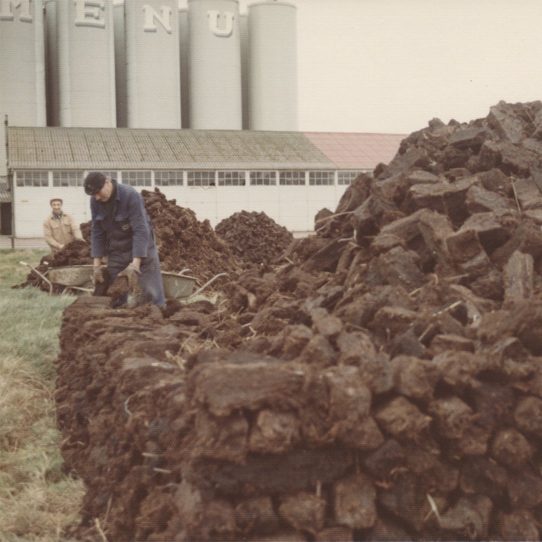 #ThrowbackThursday Some of the biggest distilleries in the world share a history with The Swaen. In 1972 we even added a peating installation to tend to them. What’s your favourite Whisky? 
#TheSwaen #MakingMaltACraft #Malt #Distilling #FamilyBusiness #TBT