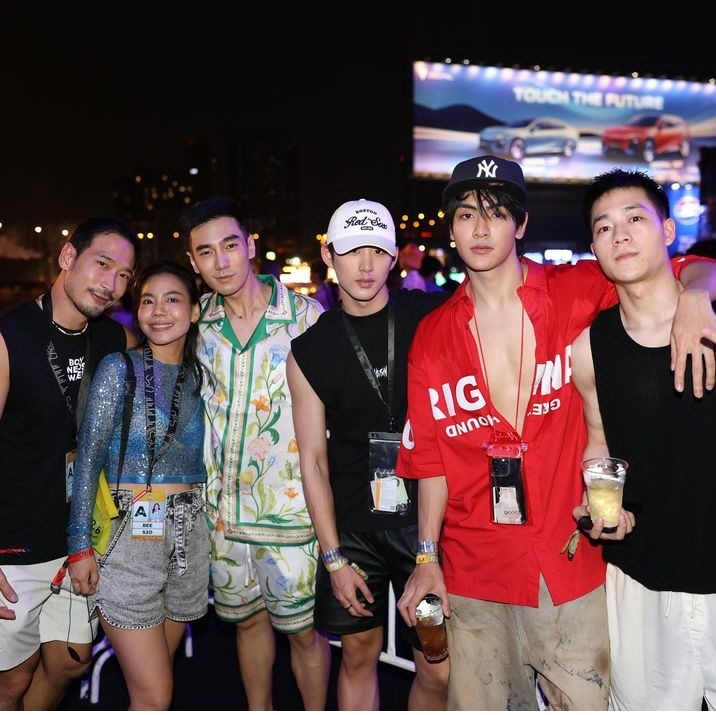 estsuphafans's tweet photo. Ig post
Cr. Kerf
#est_rvp #estsupha #JoongArchen #kerf https://t.co/lgr88yx3y6
