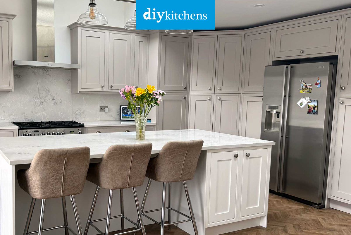 🌟 Bonita (<a href="/bonitabedi/">bonita</a> - Instagram) from Kent shows us her completed Innova Helmsley Cashmere &amp; White Inframe #kitchen, supplied by DIY Kitchens (Ref:3619) - bit.ly/CustomerKitche…

Visit diy-kitchens.com to see how much you could save!

#helmsley #inframekitchens