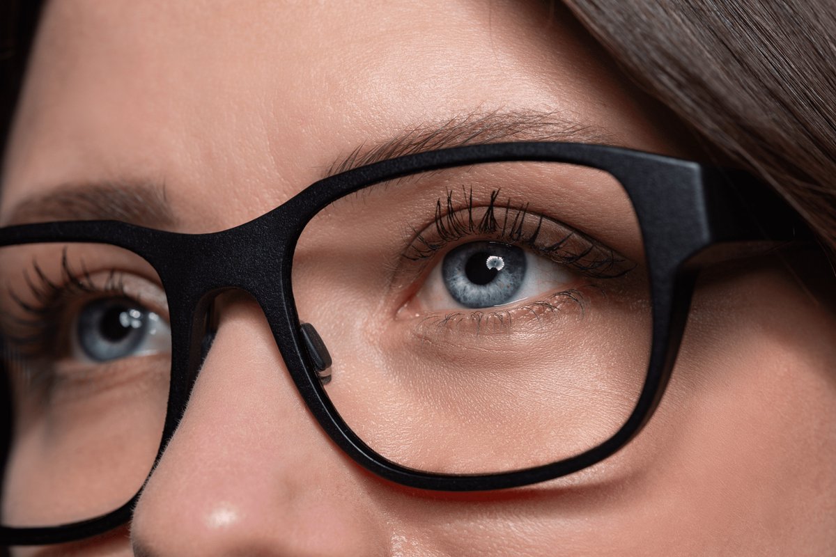 tooztech's tweet image. With our curved lens technology, we seamlessly integrate prescription needs with AR augmentation. No extra elements required - just one monolithic piece for enhanced vision and virtual experiences. 😎
 #CurvedLens #ARIntegration #EnhancedVision #SmartGlasses #AugmentedReality