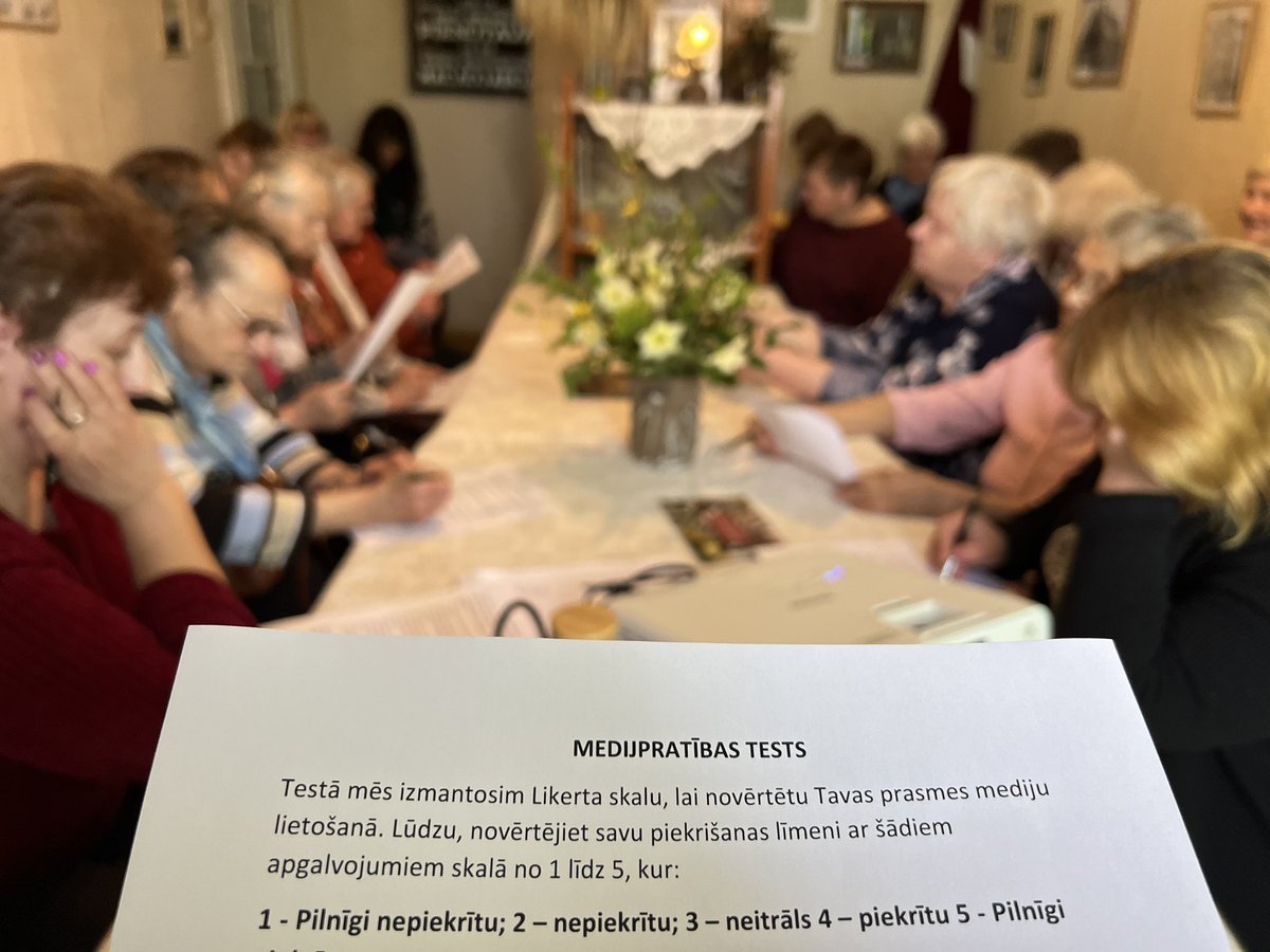 Seniori Jēkabpils novada Leimaņos apgūst medijpratību - sākam ar testu un tad iedziļināmies dezinformācijas taktikās, sazvērestības teorijās, apskatam dažādu mediju lietošanu un to drošību un atsevišķa semināra sadaļa veltīta krāpniekiem. Vēl 22 seniori ir kļuvuši zinošāki 📚