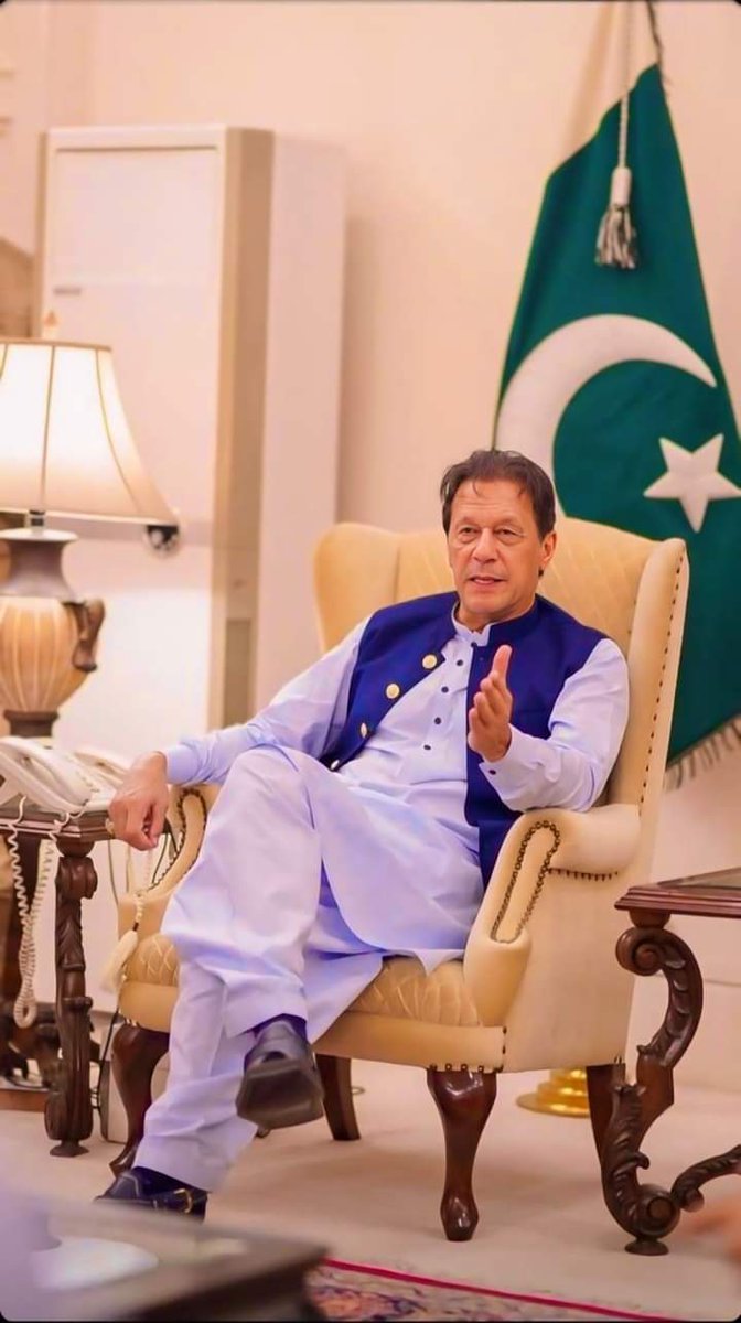 پیارے عمران خان ❤️!!!
ہم آپ کے منتظر ہیں 🥺
#نکلو_کپتان_کیلیے
@TeamVOP1 
@princem90908