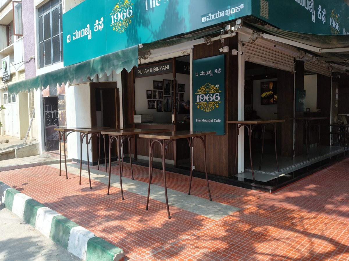 icindngr's tweet photo. Sirs why is BBMP Health department in East a figurehead?. Absolutely no complaints r attended to &amp; no enforcement undertaken. 2nd Main Indiranagar 1st stge, footpath taken over by restaurant with no TL. BBMP engineering official intimidated by dropping names of influential people https://t.co/fRchDz6OHp