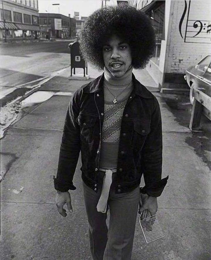 History Thursday – ‘Prince’ at the age of 17 and just beginning his music career. (circa 1975)

Visit the International Historian’s website and his blogs at: georgehruby.org

#History #prince