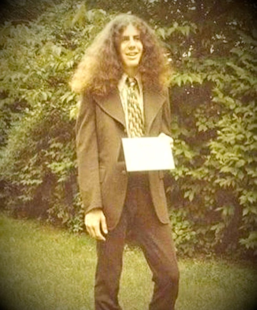 History Thursday – Anthony Bourdain at his 1974 High School Graduation

Visit the International Historian’s website and his blogs at: georgehruby.org

#History #anthonybourdain