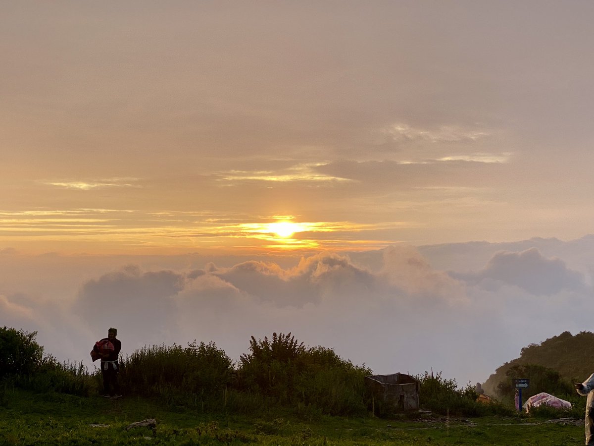 KaipachaE's tweet photo. Can you imagine arriving at an ancient citadel at more than 3,800 meters above sea level and seeing the horizon and being above the clouds, this amazing citadel is Rupac, the kingdom of the Atavillos.#peru #lima #rupac #trekking #hiking #adventure #explore #travel #travelblog https://t.co/reAexyli8E