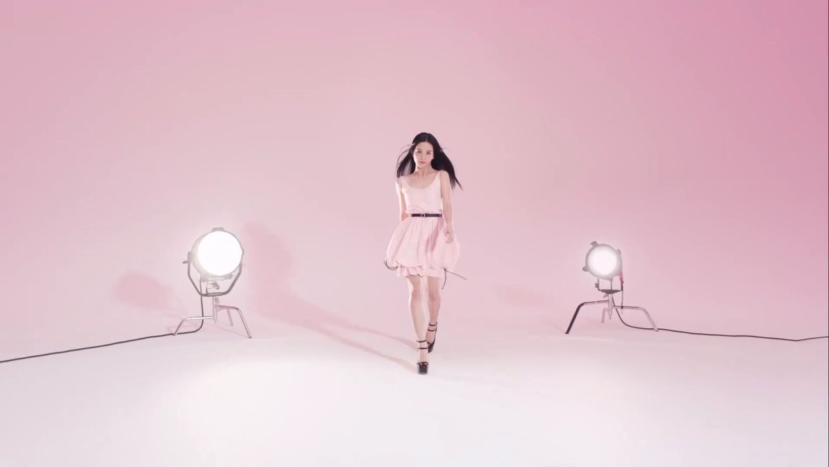 jisooschart's tweet photo. JISOO mentioned in @wkorea's article about Dior Beauty.

"#JISOO in the collection campaign inspires women around the world to express their individuality more freely and boldly with their dazzling beauty and imposing attitude. Meet the NEW #Dior Pastel Collection Global Campaign, which will bring brilliant beauty and charm with bright and bold appearances anytime, anywhere with its brilliant glow and lovely colors. 

In April 2024, Christian #DiorBeauty presents a total of eight NEW collections featuring the spring colors of pink lilac, coral, and bronze colors of Dior House's leading makeup icon #DiorAddict Lip Glow & Dior Addict Lip Maximizer & Dior Rosy Glow, a global best-selling product that has attracted women around the world." https://t.co/7Xico51K2r