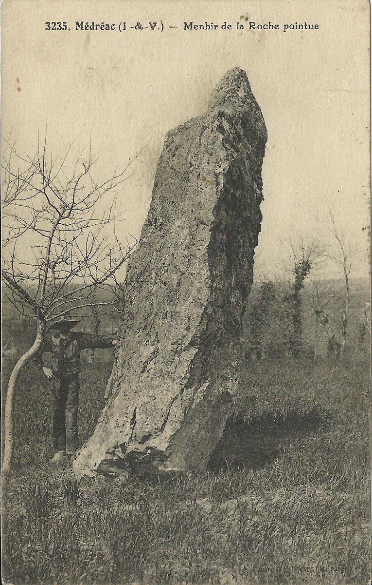 The menhir of La Roche Pointue in Guitté (Côtes-d’Armor) is made from craggy quartzite rock, stands over 4m tall and was probably part of the complex of Lampouy in Médréac. There is a tradition that it marks the grave of a Roman general. #FolkloreThursday.