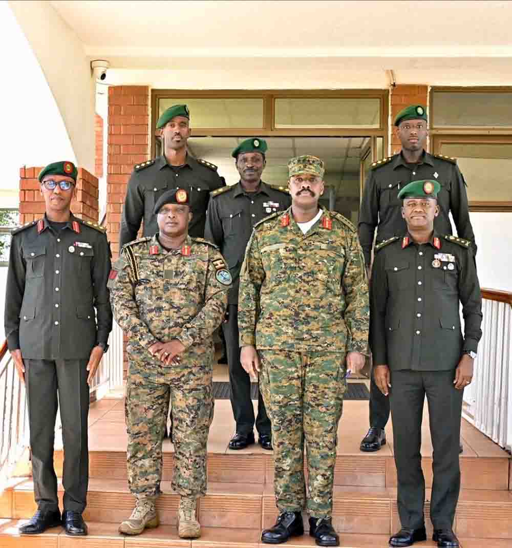 Gen. Kainerugaba hosts Rwanda Defense Force senior commanders The Chief of Defence Forces, General @mkainerugaba, has held talks with a delegation from the Rwanda Defence Forces (RDF). DETAILS | #VisionUpdates 👇👇newvisionapp.page.link/QJVSLeaaieFs4v…